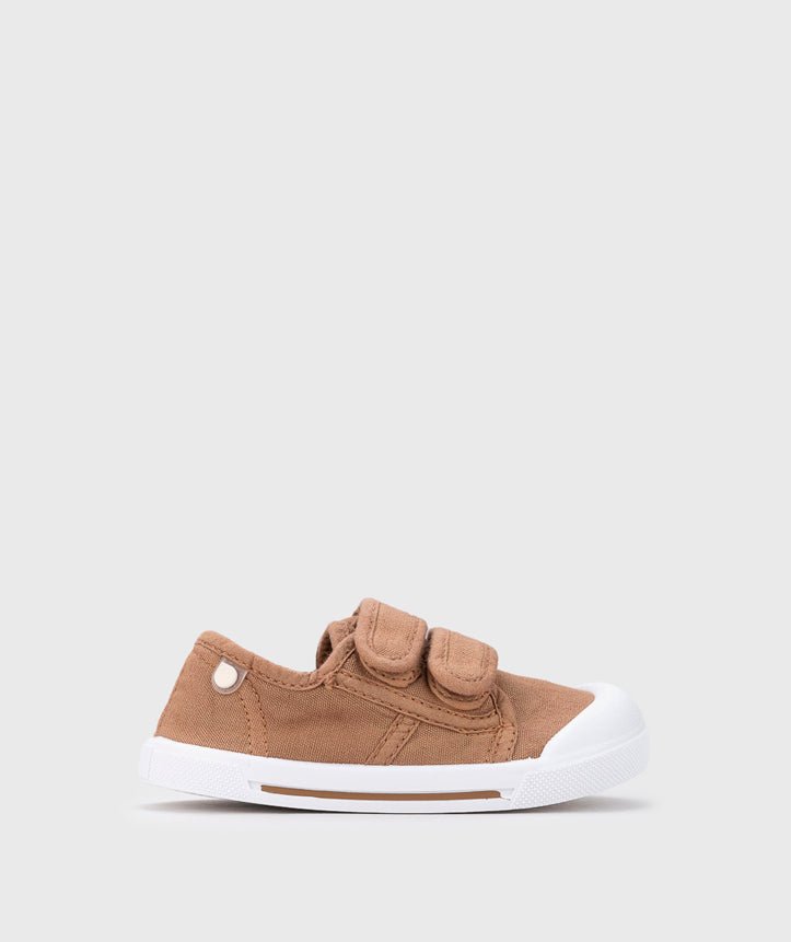 Canvas v. sneakers - MyMara