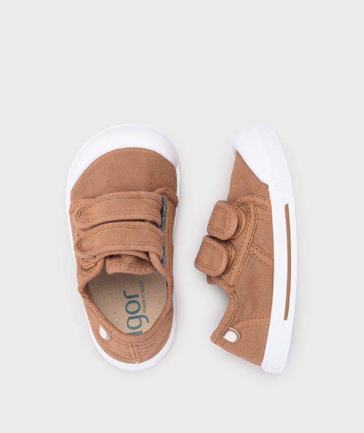 Canvas v. sneakers - MyMara