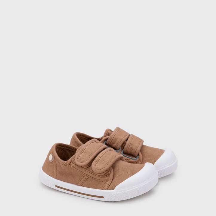 Canvas v. sneakers - MyMara