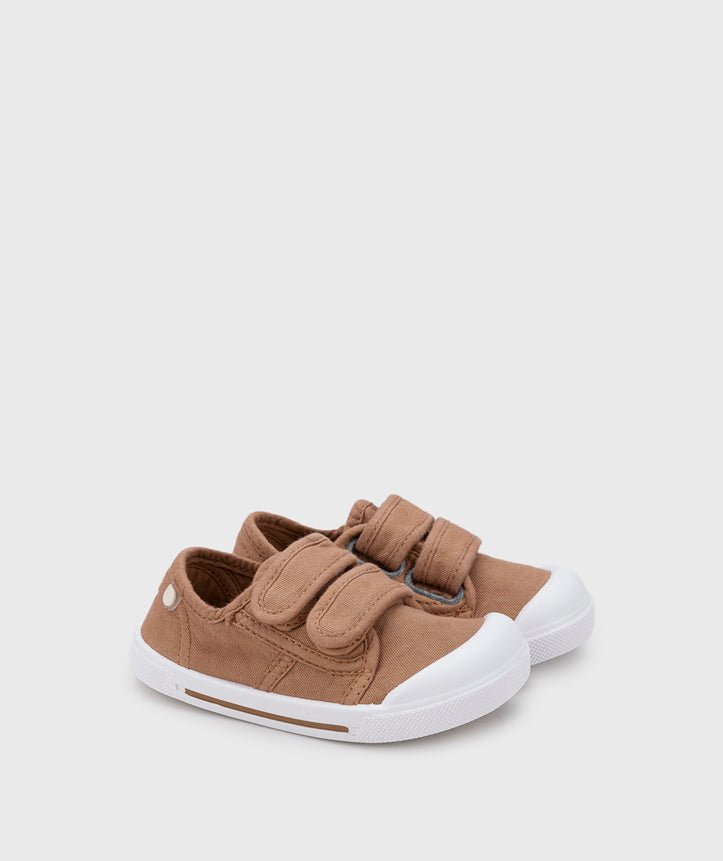 Canvas v. sneakers - MyMara